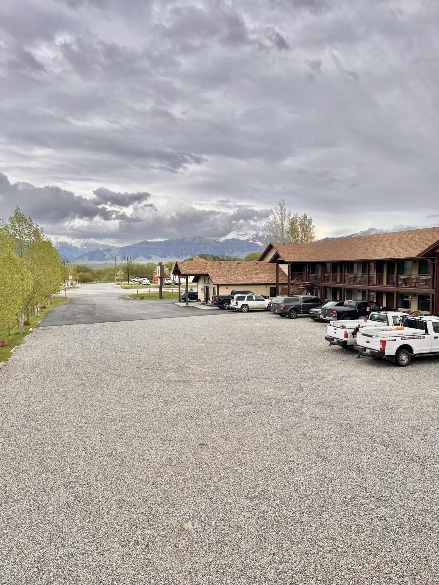 Red Bear Inn เอนนิส ภายนอก รูปภาพ