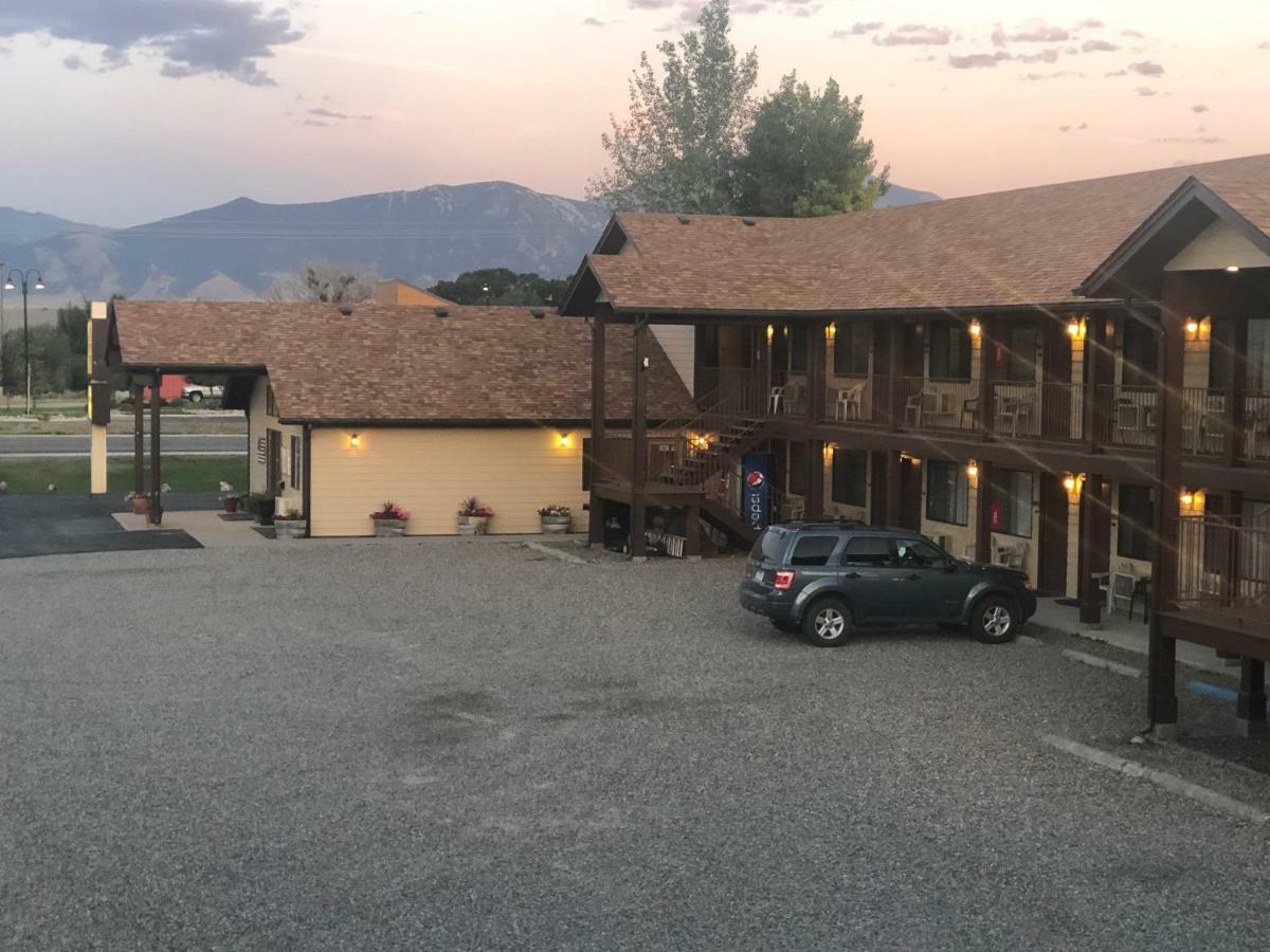 Red Bear Inn เอนนิส ภายนอก รูปภาพ