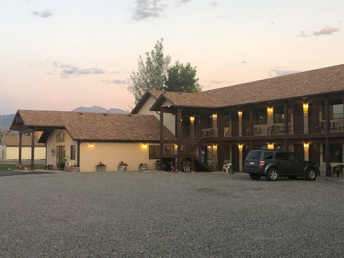 Red Bear Inn เอนนิส ภายนอก รูปภาพ