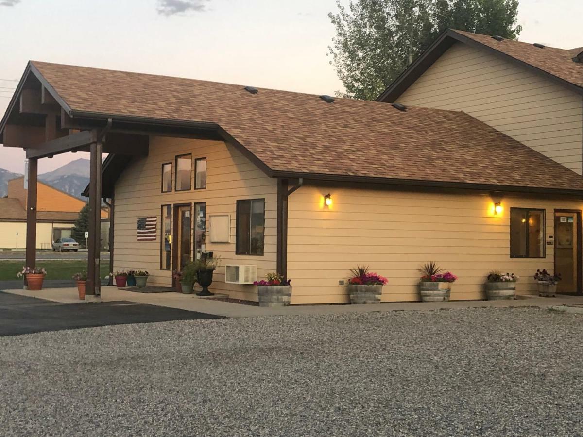 Red Bear Inn เอนนิส ภายนอก รูปภาพ